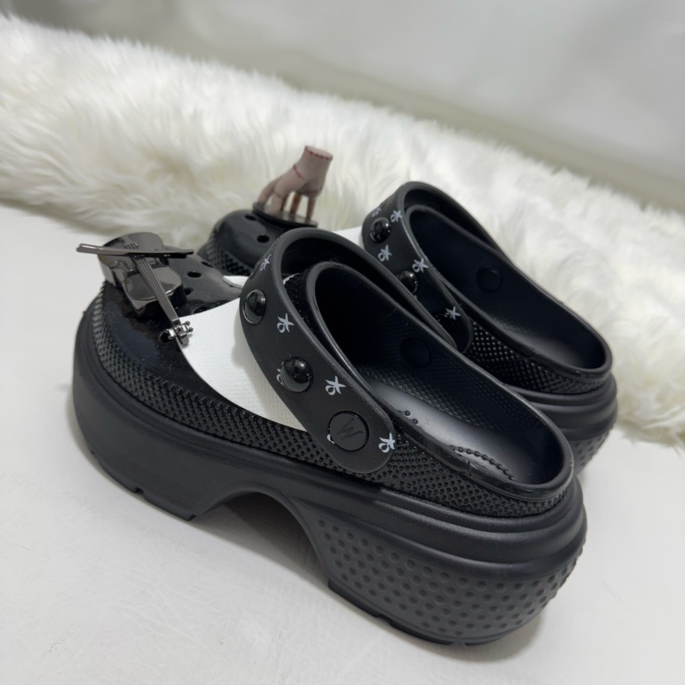 Wednesday x Crocs Stomp Platform Clog - Picture 9 of 9